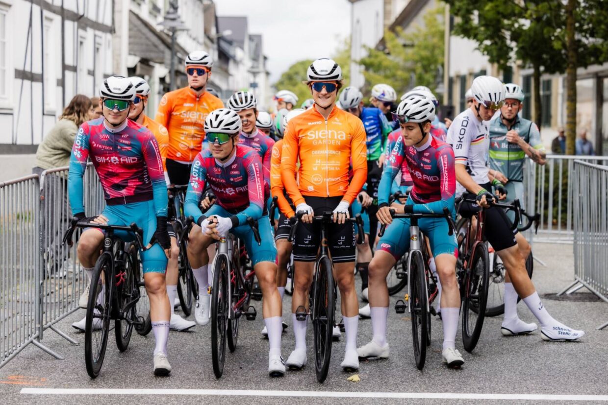 Rennrad Rennfahrer an der Startlinie